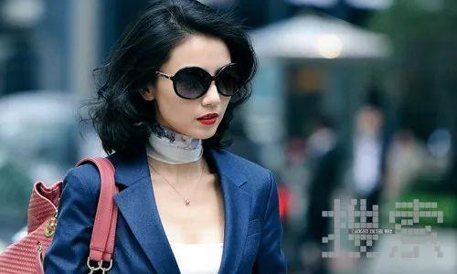 她被誉为中国最美女演员,嫁大16岁导演,如今儿