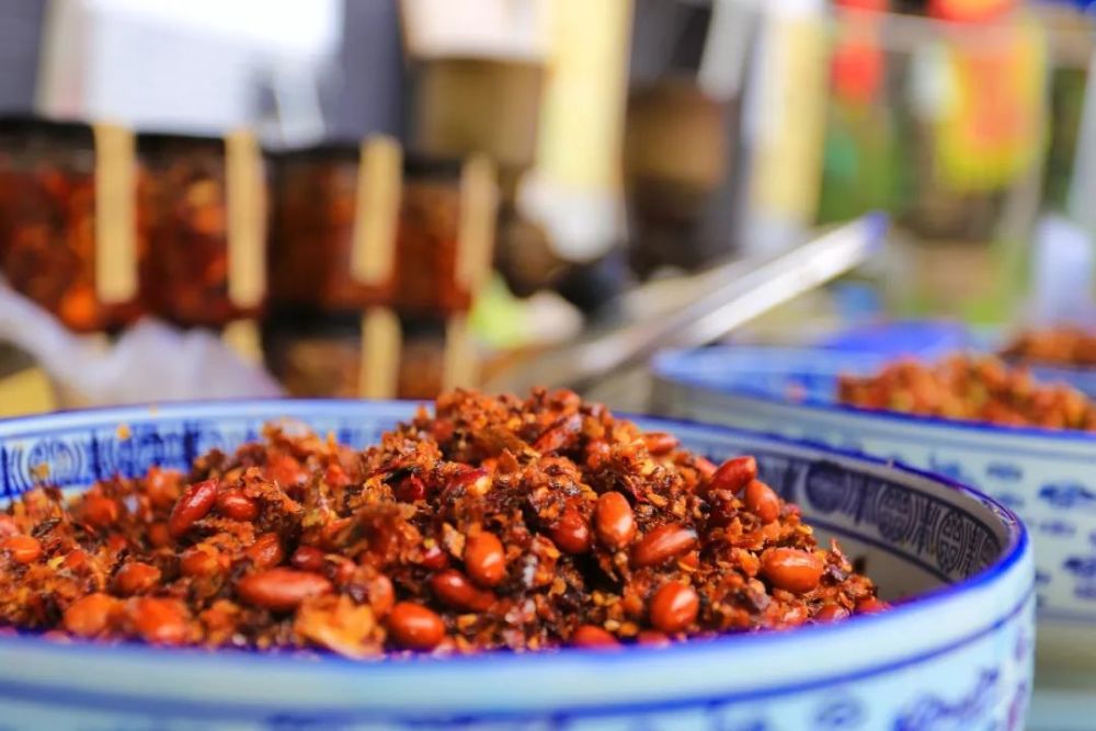 景區餐廳為您準備了花樣繁多的地方特色美食:蒙山全羊,沂蒙光棍雞