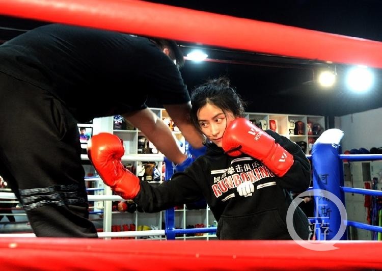 最美拳击女教练放弃保研资格开起了拳击馆