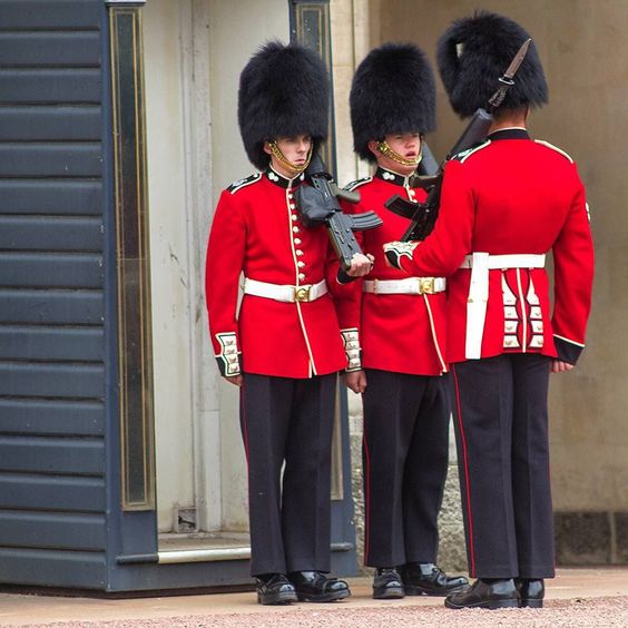 军装控装腔指南,三个字秒辨英国皇家近卫团