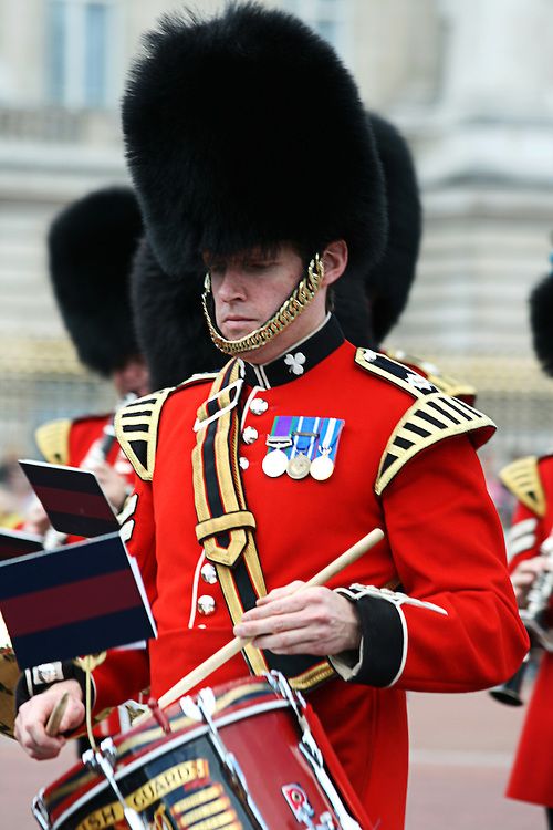 军装控装腔指南,三个字秒辨英国皇家近卫团