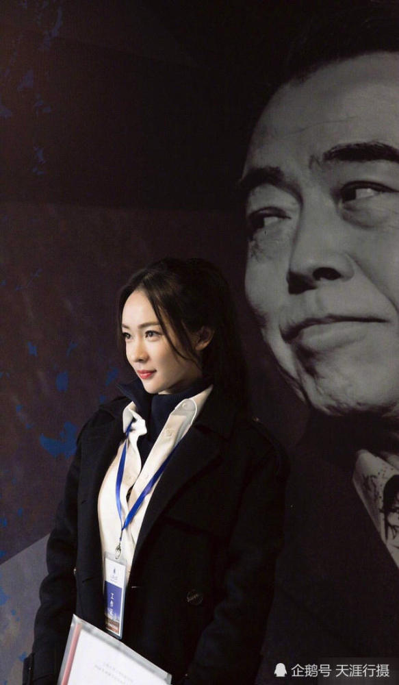 霍思燕现身做评委,这少女颜值谁都想做考生吧