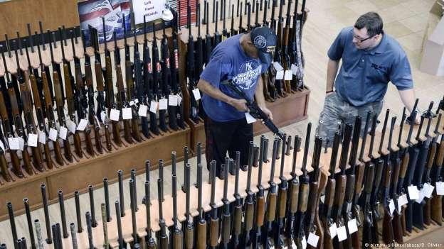 美国佛罗里达州通过控枪法案,遭全美步枪协会