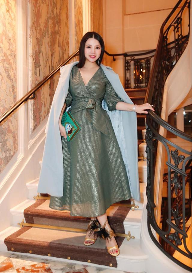 90后投资人余晚晚现身巴黎时装周揭秘时尚投资生态圈