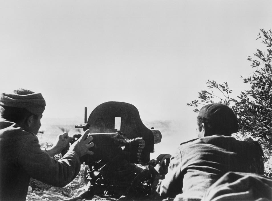 卡帕,与西班牙国民军和长枪党等右翼集团叛军部队进行战斗的部分老照