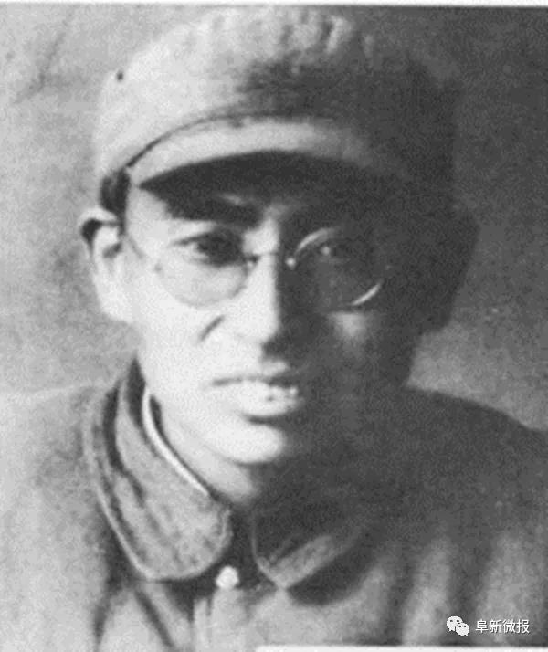 12月30日晨,吕明仁根据中共中央关于"让开大路,占领两厢,建立巩固的