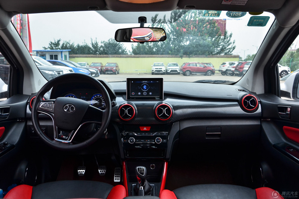 绅宝x25内饰