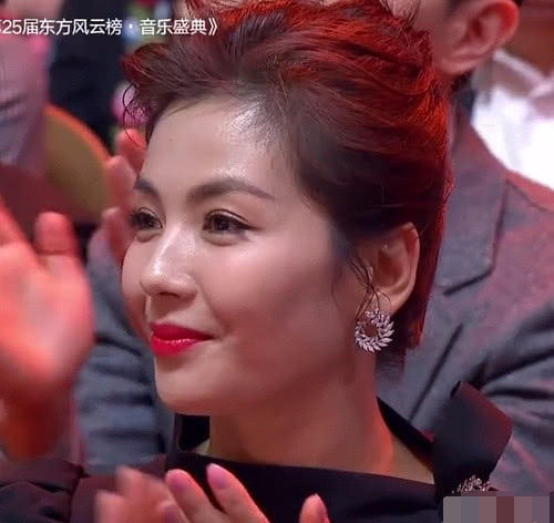 高清镜头无修图抓拍明星脸部杨幂的脸有点惊人