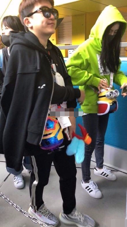 杨幂诈捐门算什么?陪张大大日本双人游也不陪