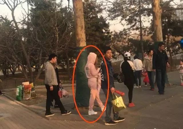 李小璐微博小号曝光!居然还跟PGONE私下秀恩