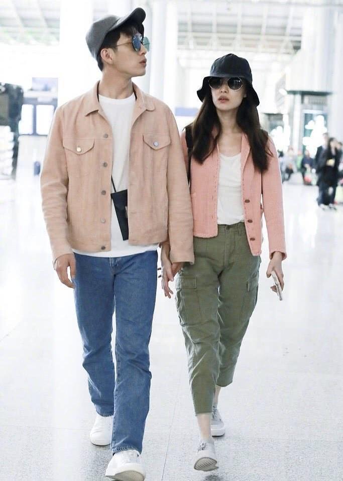 倪妮井柏然情侣装秀恩爱为男友拍照有点甜