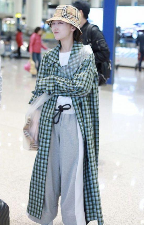 格子风衣搭配_格子长款风衣搭配图片(2)