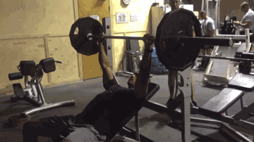 2,平板哑铃卧推,主要训练中部胸肌,4-6组*8-12次3,双杠臂屈伸,主要