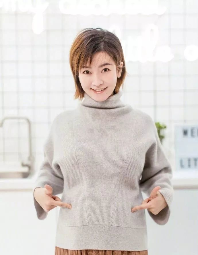 小燕子李晟最新孕照曝光,肚子变大四肢却依旧纤细