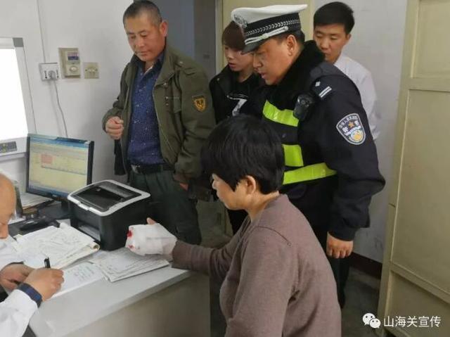 山海关交警接力护送危重病人就医