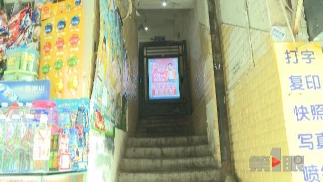 伤人的是门禁系统 还是一块广告牌?