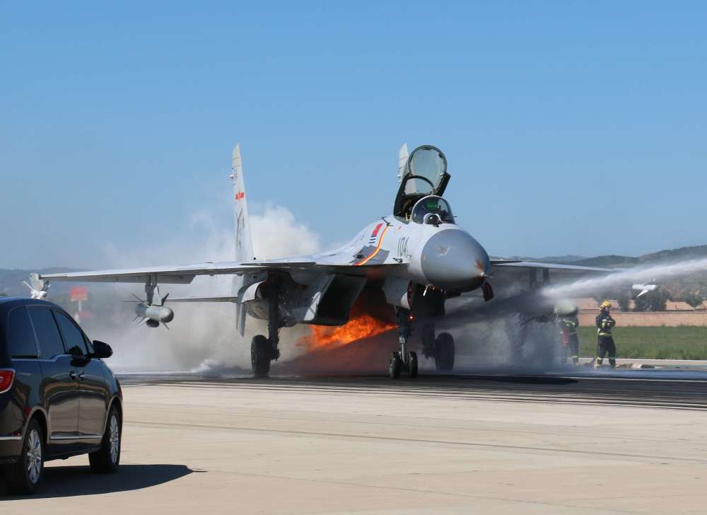 歼15战斗机可挂载反舰导弹,能力超过俄罗斯却