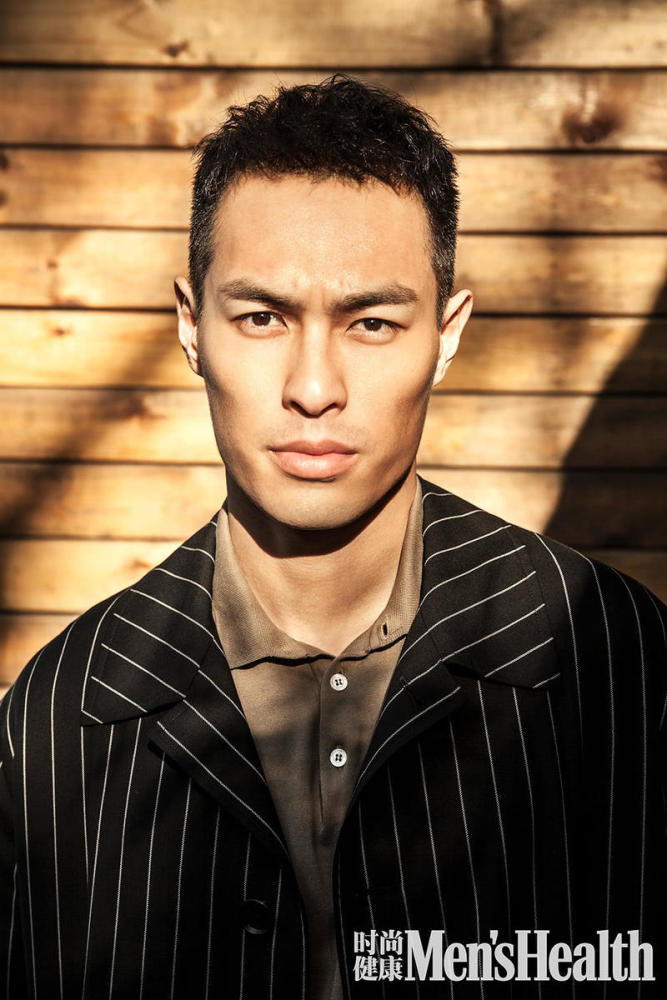 紧实炫腹杨佑宁封面大片展健康性感