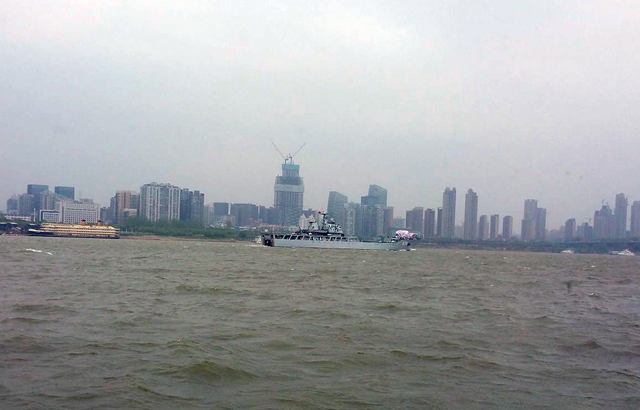 国产电磁炮试验舰出海:打一炮电费或只要29块