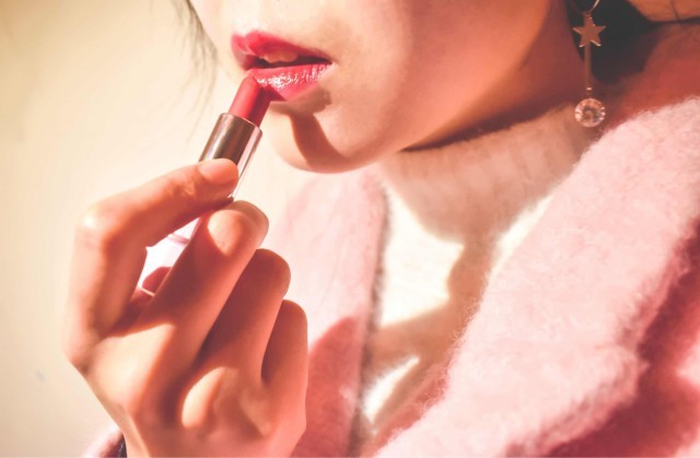 口红过期了还能用吗 开封的唇膏应该怎么保存 腾讯网