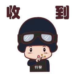 警车开道这个小男孩被及时送往医院