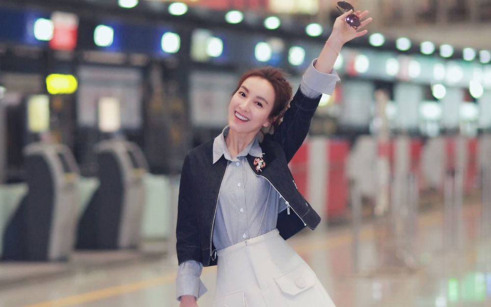 当主持年薪百万 干副业身家上亿 吴昕弄断个口