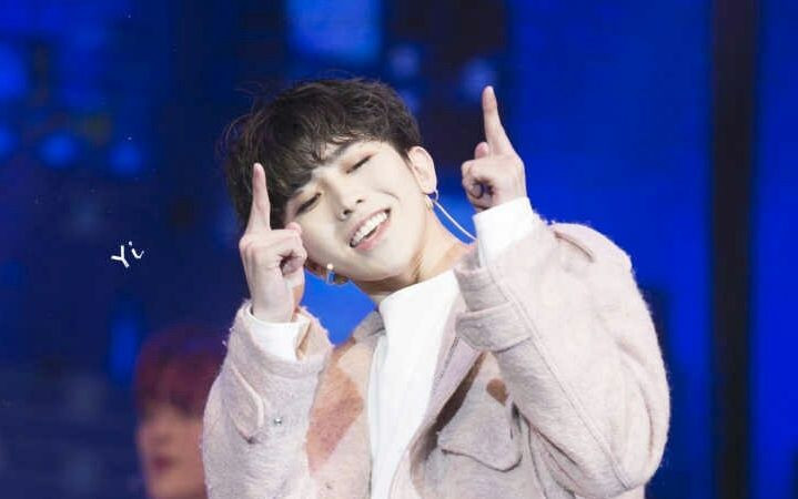 蔡徐坤以C位出道,被称新国民偶像,他到底什么