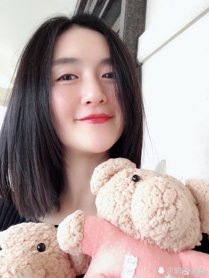 老婆谢娜粉丝破亿,张杰发文秀恩爱甜到鼾