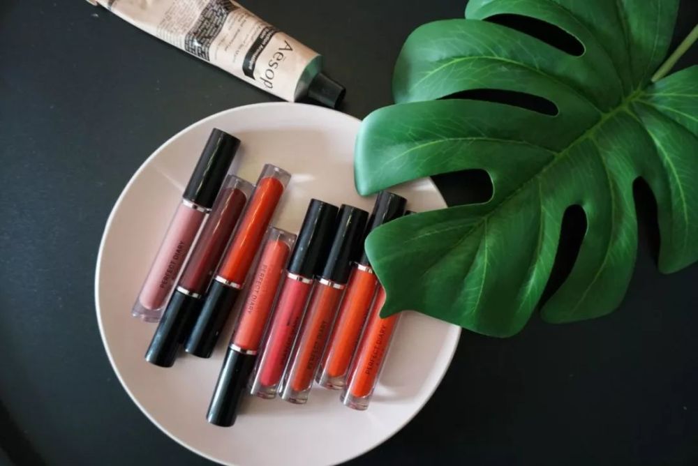 吴昕学范冰冰当美妆博主拍视频,却因连口红都