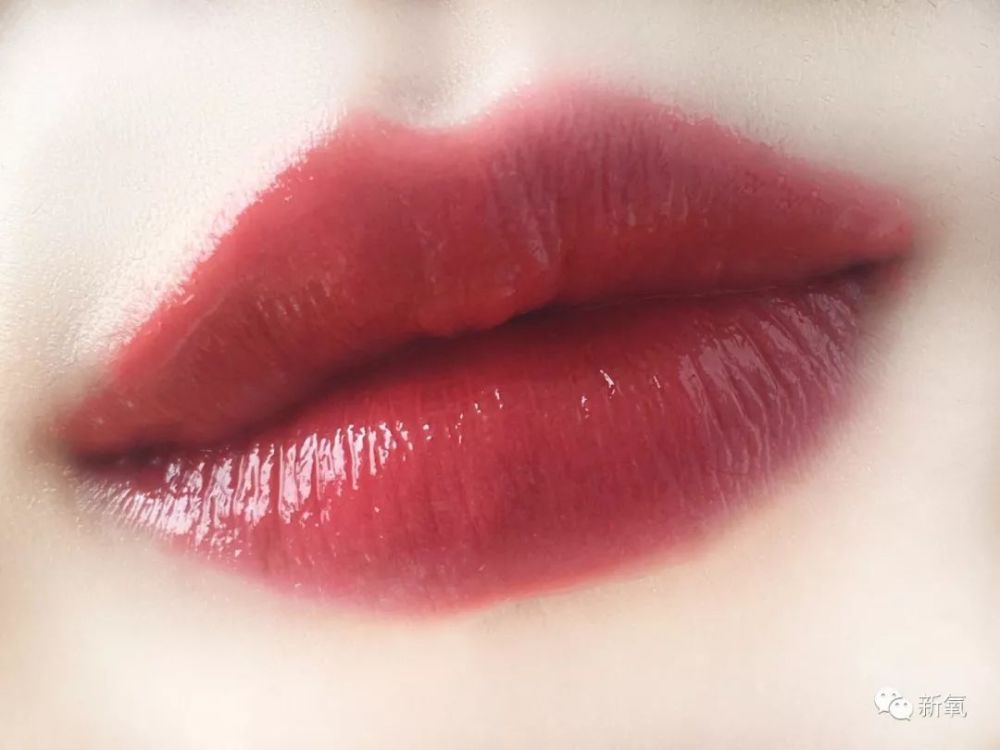 吴昕学范冰冰当美妆博主拍视频,却因连口红都