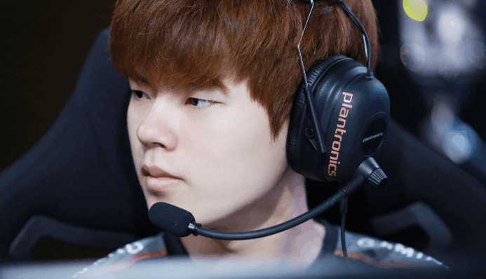 文森特直播怼上deft:我觉得他很一般 他被我锤爆过很多次-看点快报