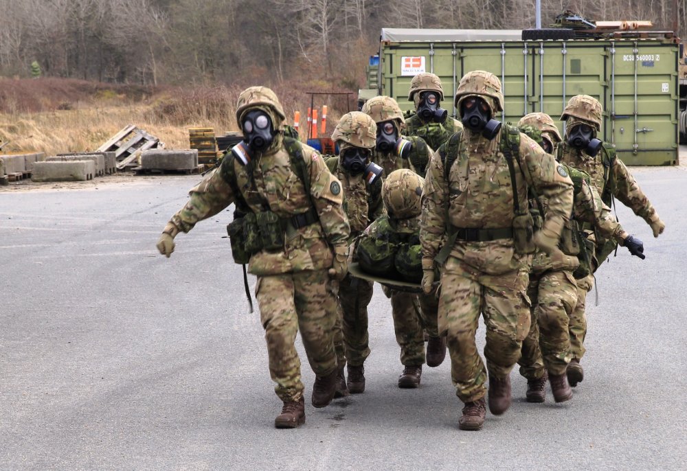 不抛弃,不放弃!丹麦陆军新兵进行伤员抢救和后撤训练