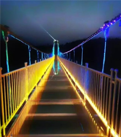 贺金顶山5d玻璃天桥正式开通