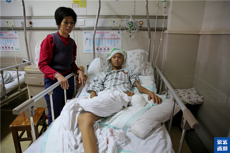 骨癌少年从麻醉中醒来发现自己的一条腿没了 痛不欲生 腾讯网