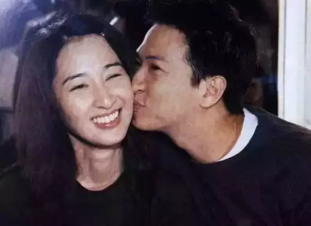 网络热梗渣渣辉,背后是一个香港草根逆袭的史