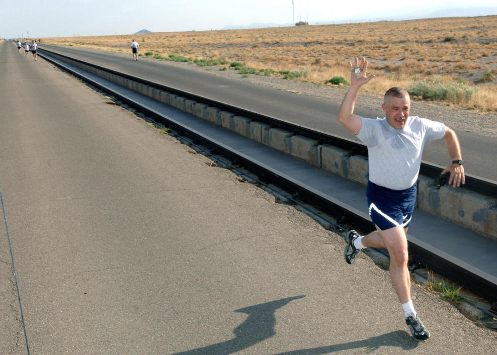 三马赫极速车全球最快?美国有种滑轨车时速达