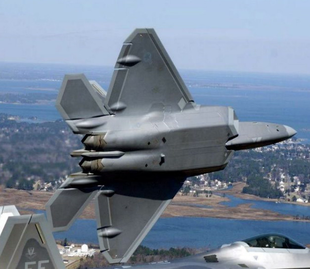 F16总师嘲笑歼20:鸭翼装对手身上最好?已笑不