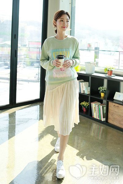 卫衣搭配什么裙子好看 春季这样搭元气又时髦