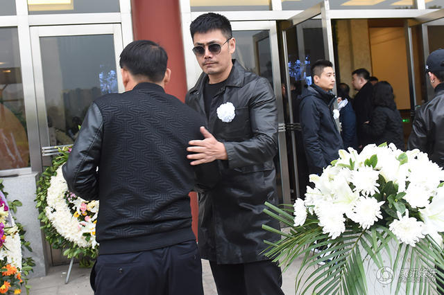 导演李大为追悼会在京举行 董洁刘威等明星现身悼念