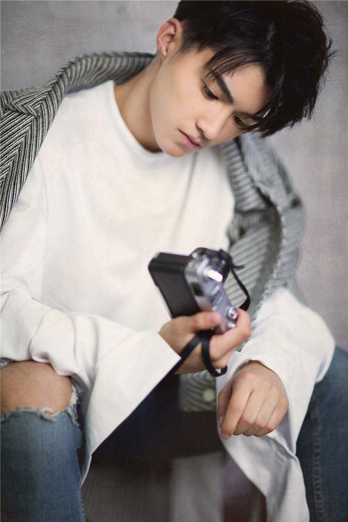 史文翔反常态格调写真出炉演绎玩世不恭不羁大少