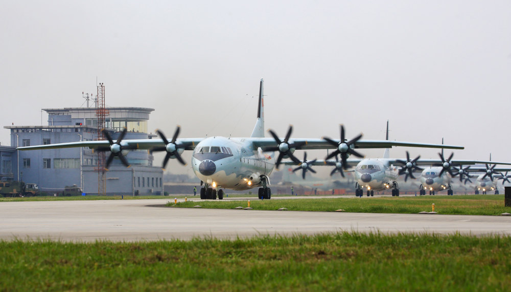 厉害我的国!运9战术运输机已经这么多,大象漫步太壮观