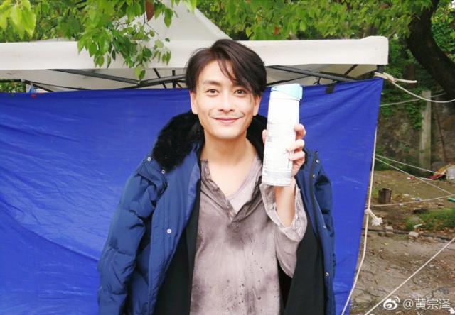 黄宗泽发文制止粉丝送礼物72张嘴都用不了满屋的杯子