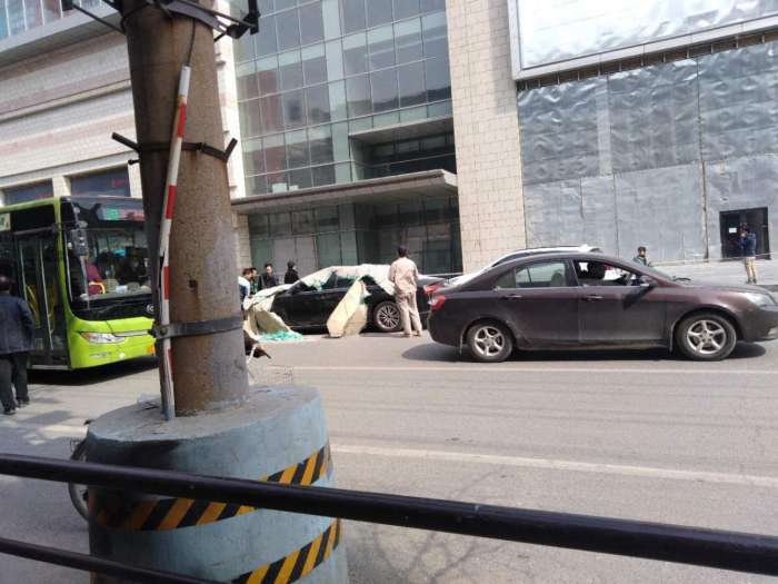 2018年4月17日12点30小编接到爆料赶到现场报道:鞍山市铁东区站前万熹