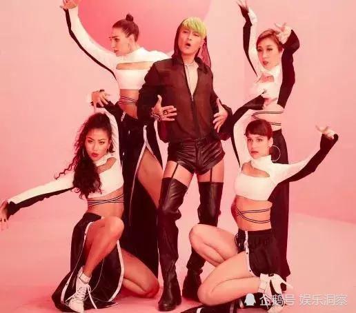 陈志朋还不如不晒这几张照片,隔着屏幕都能感受到满满的尴尬