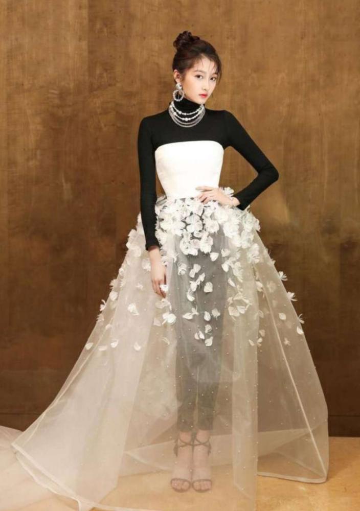 蔡徐坤第一个去评论关晓彤,原来他们私下关系