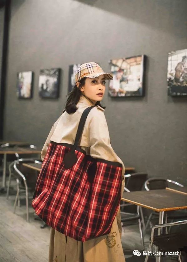 celine的透明包、Burberry的购物袋…今年最火