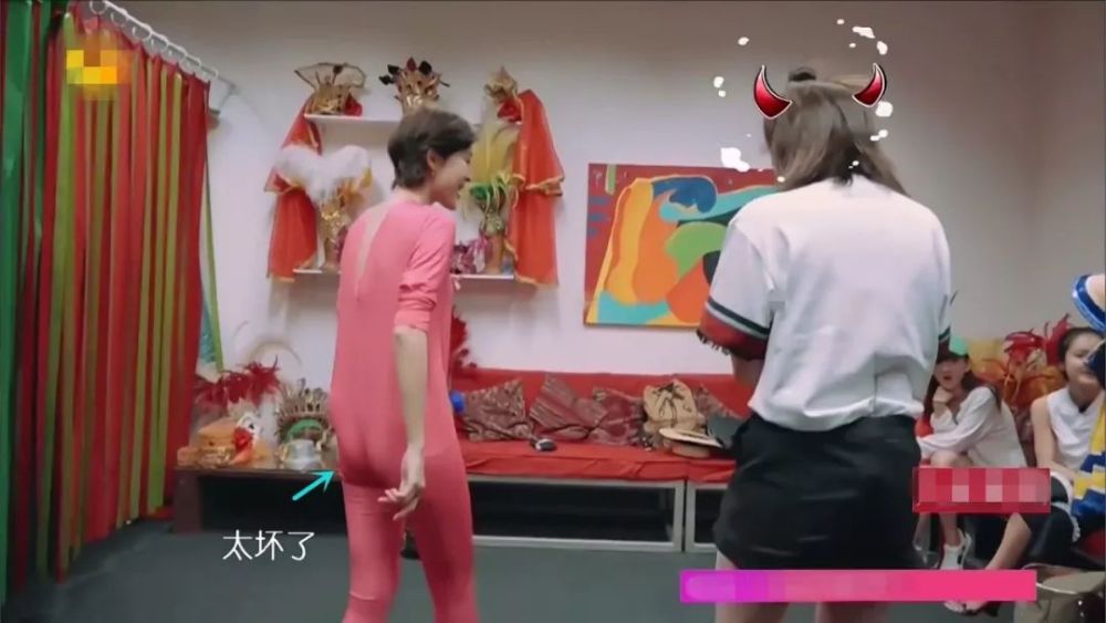 屁股夹笔每天坚持8秒练出翘臀,用这方法娜扎同