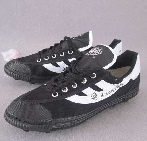 三双钉子鞋看哭一代人,致逝去的那些青春日子