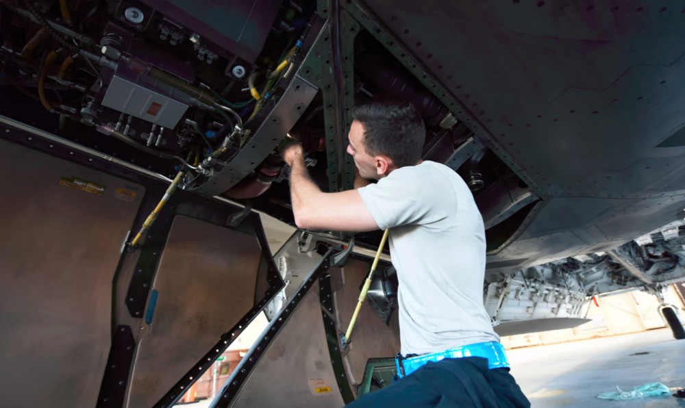 歼7歼8虽落后但却是最皮实好修的?F-22表示