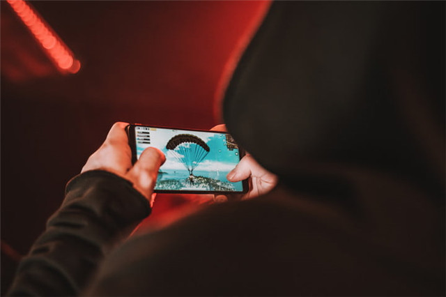 努比亚红魔手机媒体评测汇总 风冷散热更适合